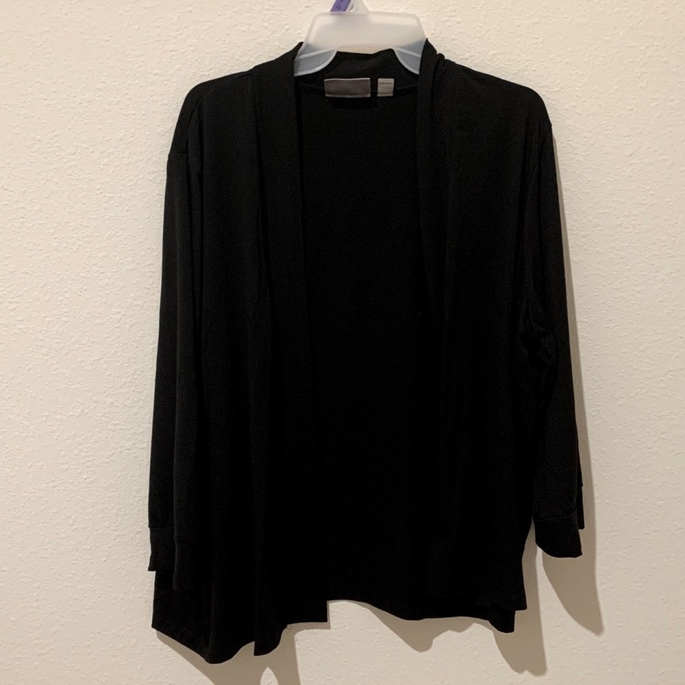Black jacket. Marca: Avenue..